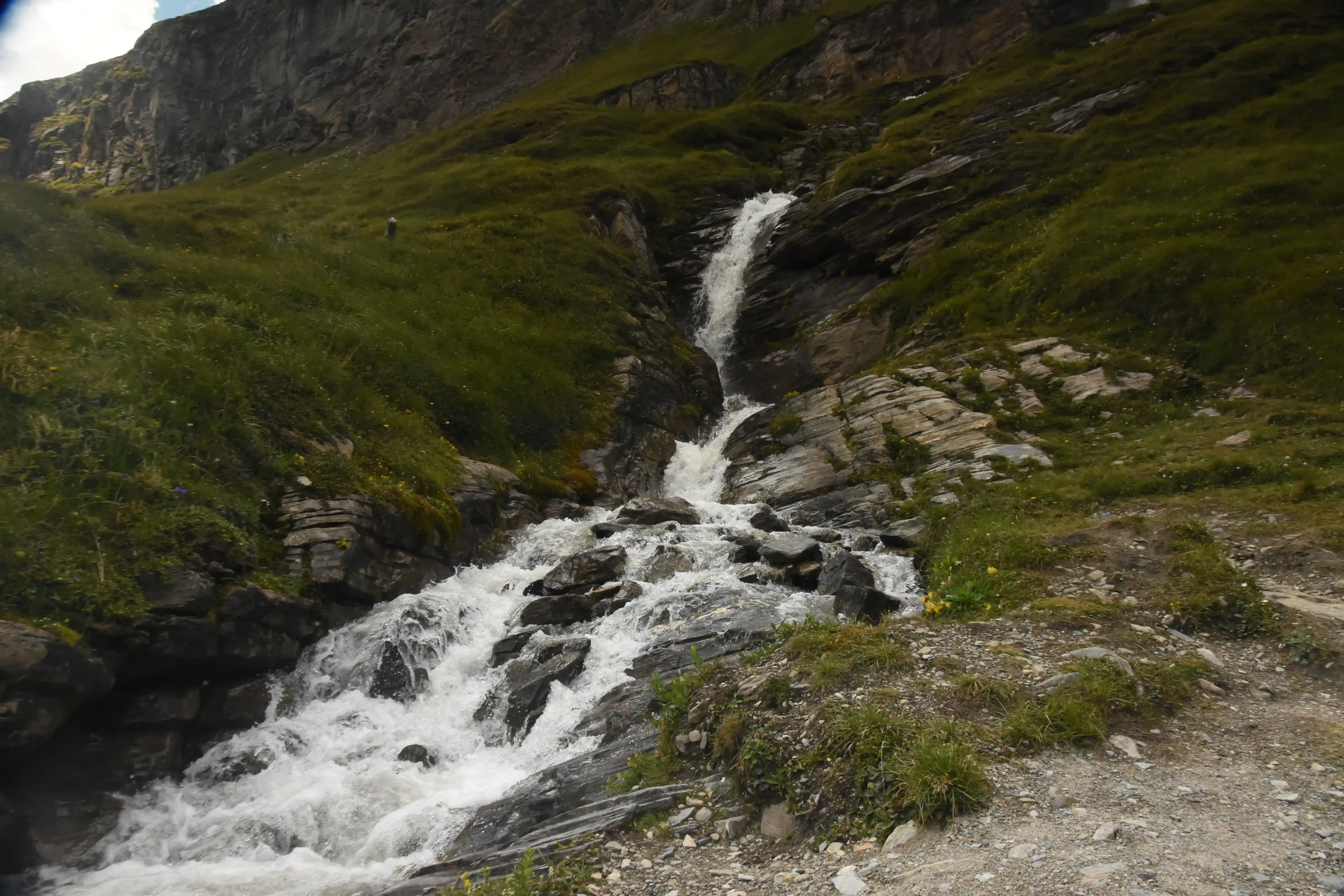 Waterfall coming from afar,